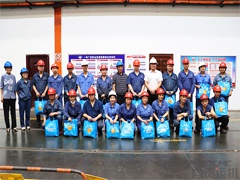 市总工会党组成员、副主席王家伦一行到运机集团生产一线进行“夏·送清凉”慰问